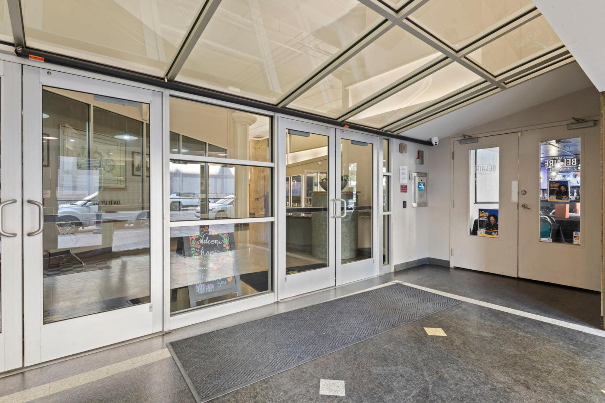 Indy Urban Stay - Skywalk - Sleeps 8 - Downtown - Stadium Indianapolis Exterior photo