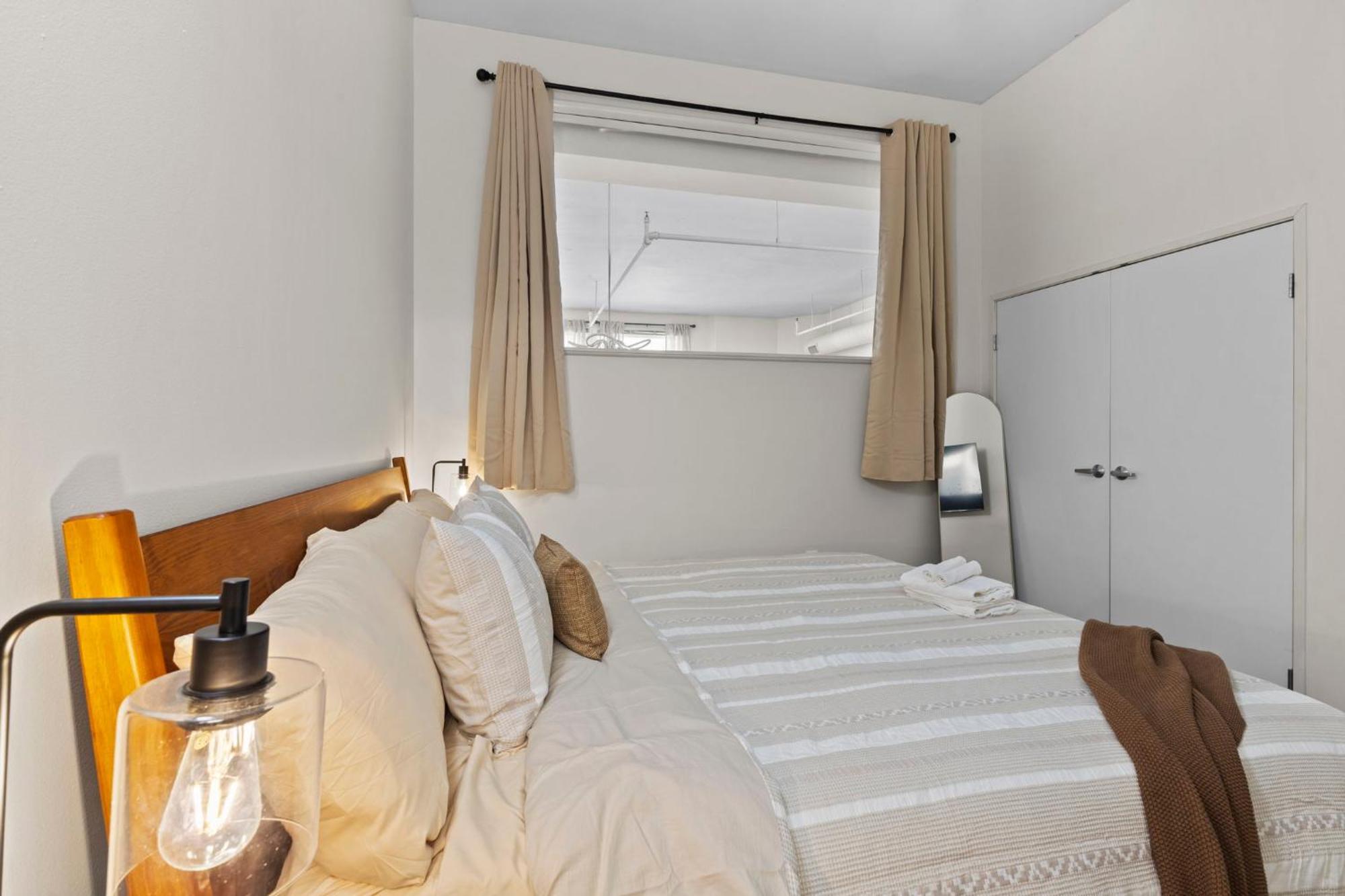 Indy Urban Stay - Skywalk - Sleeps 8 - Downtown - Stadium Indianapolis Exterior photo